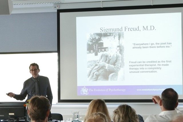 J. Zeig, Ph.D sprach über Sigmund Freud …